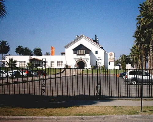 Vista del edificio del casino de Coquimbo desde otro ángulo